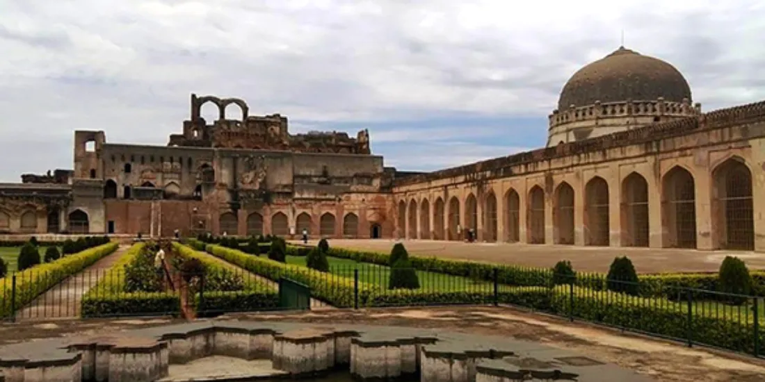 Study in Mumbai: The Ultimate Guide to Scholarship, Live, Learn & Grow