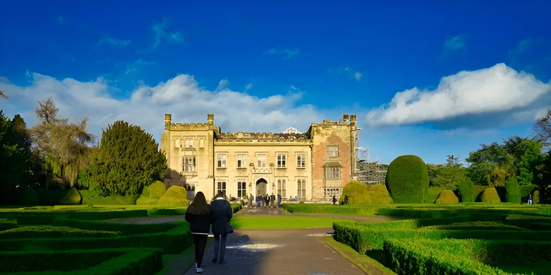 Study in Exeter: The Ultimate Guide to Scholarship, Live, Learn & Grow