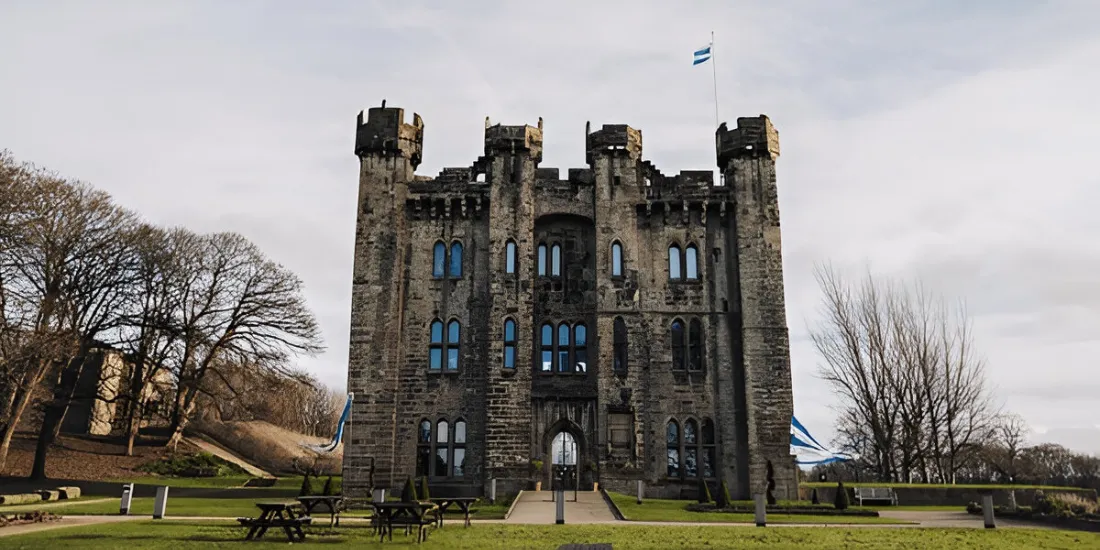 Study in Belfast: The Ultimate Guide to Scholarship, Live, Learn & Grow